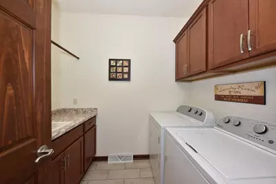 3905 S Five Iron Ct, New Berlin, WI 53151 - Photo 27