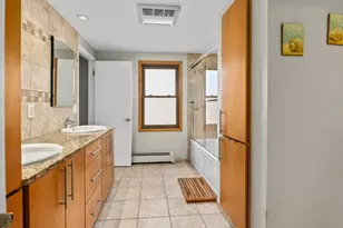 11249 N Oriole Ln, Mequon, WI 53092 - Photo 23