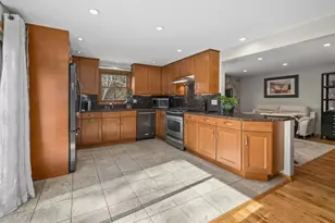 11249 N Oriole Ln, Mequon, WI 53092 - Photo 11