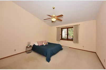 W52N139  Pioneer Ct, Cedarburg, WI 53012 - Photo 13