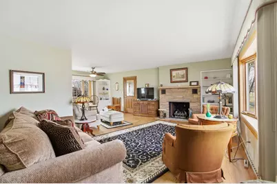 309  Roberts Dr, Mukwonago, WI 53149 - Photo 5