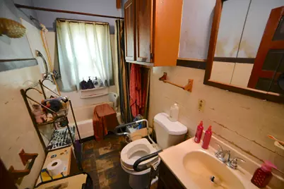 2033 S 76th St, West Allis, WI 53219 - Photo 9