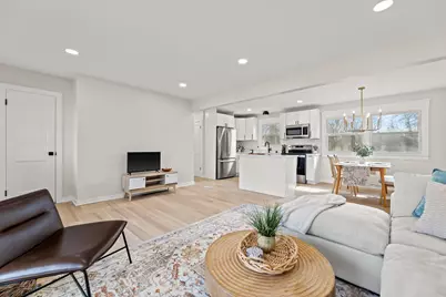 N80W15821  Rainbow Dr, Menomonee Falls, WI 53051 - Photo 5