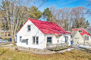 560 Court Rd, Onalaska, WI 54650 - Photo 1