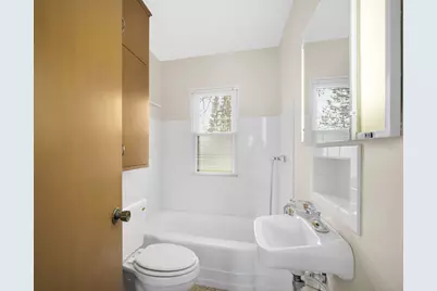 5333 S 28th St, Greenfield, WI 53221 - Photo 13