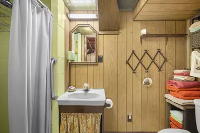 5333 S 28th St, Greenfield, WI 53221 - Photo 15