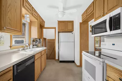 5333 S 28th St, Greenfield, WI 53221 - Photo 7