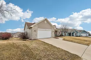 320 S Boulder Ridge Dr, Lake Geneva, WI 53147 - Photo 5