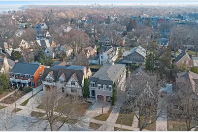 637 E Carlisle Ave, Whitefish Bay, WI 53217 - Photo 3