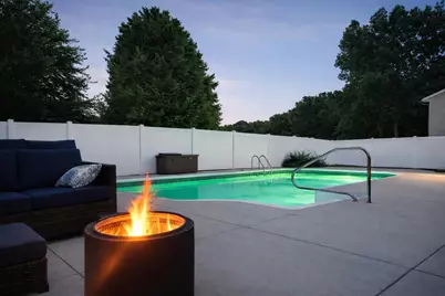 N28W22131  Indianwood Ct, Pewaukee, WI 53186 - Photo 5