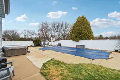 N28W22131  Indianwood Ct, Pewaukee, WI 53186 - Photo 3