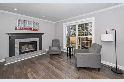 147  Manchester Dr, Waukesha, WI 53188 - Photo 5