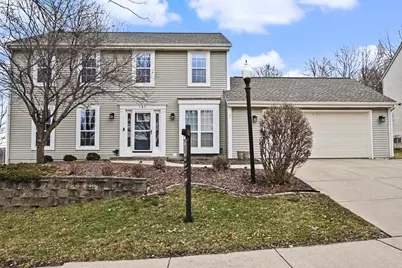 147  Manchester Dr, Waukesha, WI 53188 - Photo 1