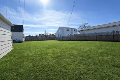 922 W Eden Pl, Milwaukee, WI 53221 - Photo 19