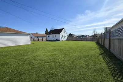 922 W Eden Pl, Milwaukee, WI 53221 - Photo 17