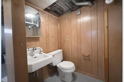 922 W Eden Pl, Milwaukee, WI 53221 - Photo 9