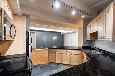 270 E Highland Ave #916, Milwaukee, WI 53202 - Photo 11