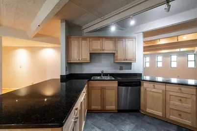 270 E Highland Ave #916, Milwaukee, WI 53202 - Photo 9