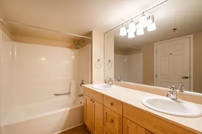 270 E Highland Ave #916, Milwaukee, WI 53202 - Photo 19