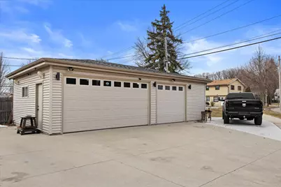 9300 W Eden Pl, Milwaukee, WI 53228 - Photo 29