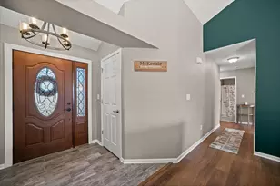 2321 E Cody Ct, Oak Creek, WI 53154 - Photo 3