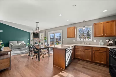 2321 E Cody Ct, Oak Creek, WI 53154 - Photo 9