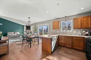 2321 E Cody Ct, Oak Creek, WI 53154 - Photo 9