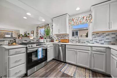 10529 W Grantosa Dr, Wauwatosa, WI 53222 - Photo 7