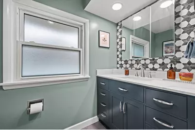 10529 W Grantosa Dr, Wauwatosa, WI 53222 - Photo 13