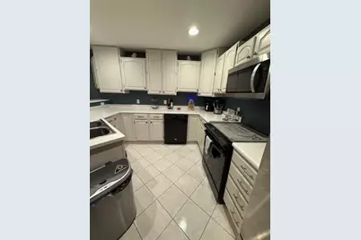 340  Jennifer Ln, Brookfield, WI 53045 - Photo 3