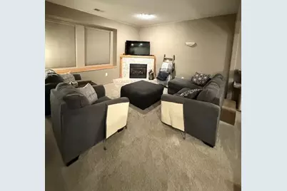 340  Jennifer Ln, Brookfield, WI 53045 - Photo 5