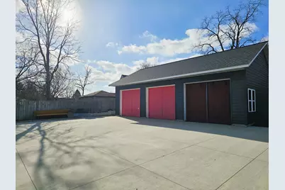 4464 S Whitnall Ave, Saint Francis, WI 53235 - Photo 11