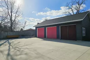 4464 S Whitnall Ave, Saint Francis, WI 53235 - Photo 11