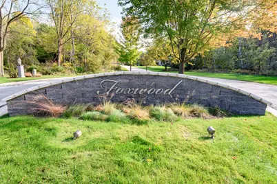 W305N2808  Foxwood Ct, Delafield, WI 53072 - Photo 1