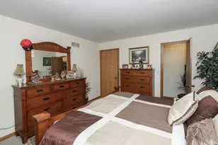 9880 W Puetz Rd, Franklin, WI 53132 - Photo 21