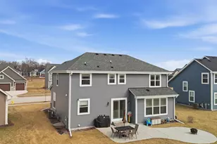 520 Edgewater Dr, West Bend, WI 53095 - Photo 31