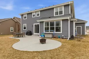 520 Edgewater Dr, West Bend, WI 53095 - Photo 29