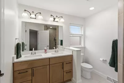 520  Edgewater Dr, West Bend, WI 53095 - Photo 17