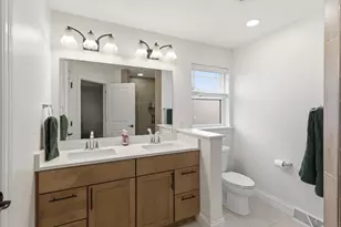 520 Edgewater Dr, West Bend, WI 53095 - Photo 17