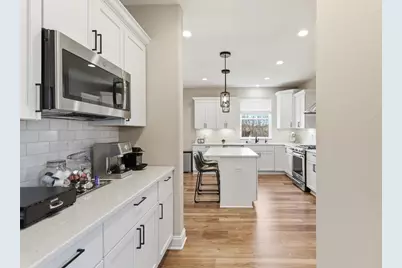 520  Edgewater Dr, West Bend, WI 53095 - Photo 9