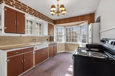 1461 S 91st St, West Allis, WI 53214 - Photo 9