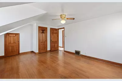 1461 S 91st St, West Allis, WI 53214 - Photo 15