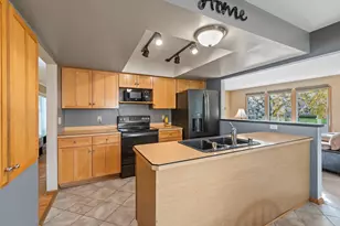 11924 W Ohio Ave, West Allis, WI 53227 - Photo 9