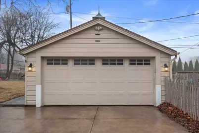 8927 N Navajo Rd, Bayside, WI 53217 - Photo 17