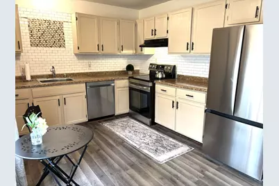 6081 W Calumet Rd, Milwaukee, WI 53223 - Photo 9