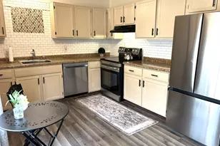 6081 W Calumet Rd, Milwaukee, WI 53223 - Photo 9