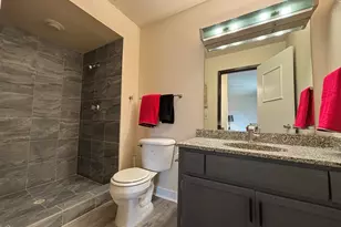 6081 W Calumet Rd, Milwaukee, WI 53223 - Photo 17