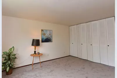 6081 W Calumet Rd, Milwaukee, WI 53223 - Photo 15