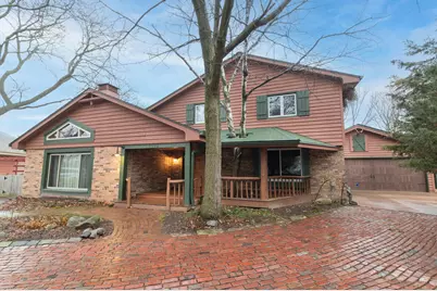 1819 W Holmes Ct, Milwaukee, WI 53221 - Photo 1