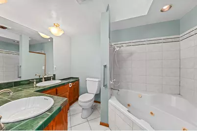 1819 W Holmes Ct, Milwaukee, WI 53221 - Photo 25